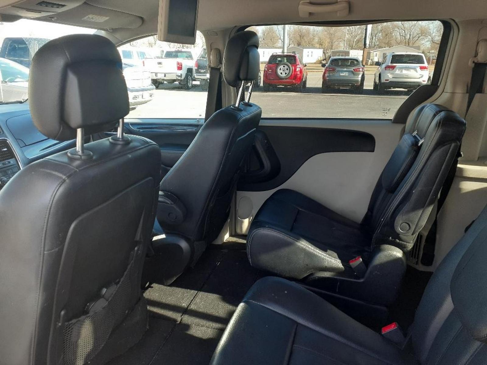 2013 Chrysler Town & Country Touring (2C4RC1BG2DR) with an 3.6L V6 DOHC 24V engine, 6-Speed Automatic transmission, located at 2015 Cambell Street, Rapid City, SD, 57701, (605) 342-8326, 44.066433, -103.191772 - Photo #6